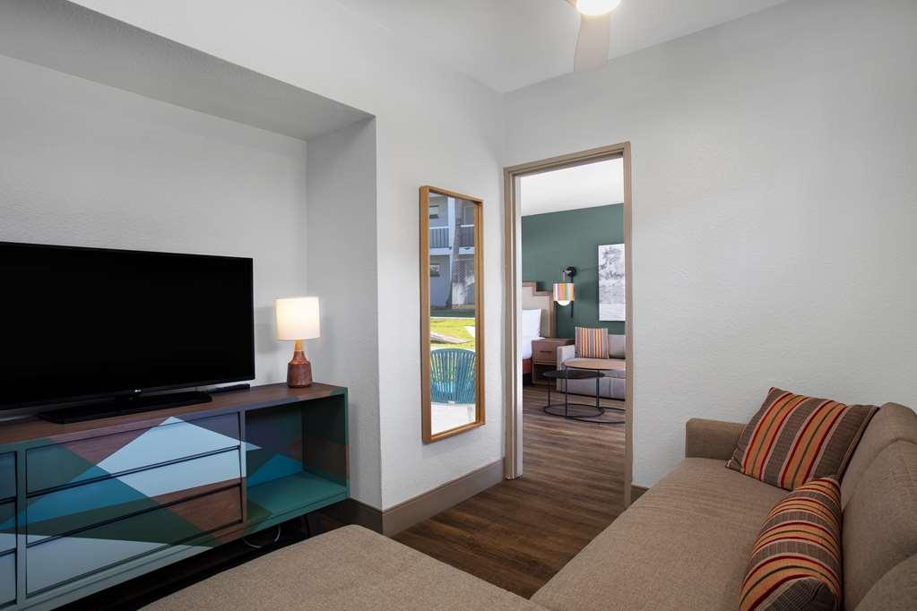 The Beachcomber St. Pete Beach Resort & Hotel Room photo